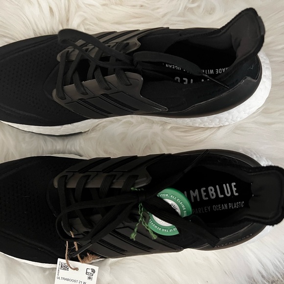adidas Ultraboost 21 W Running Shoes | USA 9 - Picture 4 of 8
